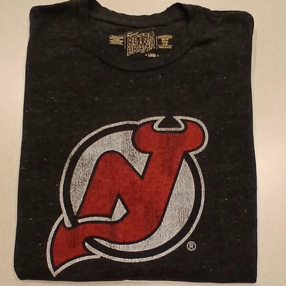 🔥🔥ON SALE Retro Brand Heather Black Tee Red & White NJ Devils Logo Hockey Men L